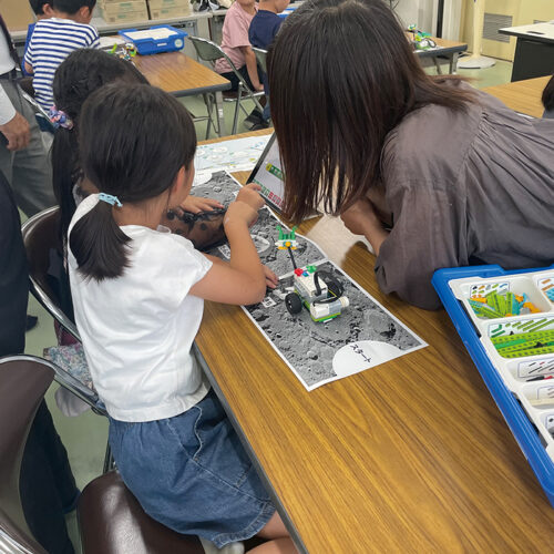 【地域貢献活動も積極的に実施！】<br />
愛知県のIT人材不足解消に向け、弊社は小学生への出張授業や中高生向けワークショップを実施し、若年層のITへの関心と理解を促進しています。